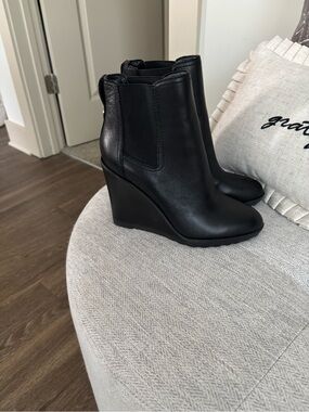 Aldo Black Leather Wedge (4- inch) Ankle Booties stunning!